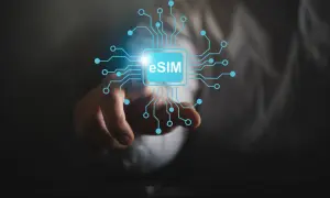 eSIM to nowoczesne rozwiązanie dla kamer monitoringu. Zastanawiasz się, jaka karta SIM do kamery monitoringu będzie najlepsza? eSIM to przyszłość!