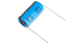 Niebieski kondensator elektrolityczny 450V 22µF, gotowy do magazynowania energii.