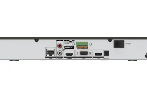 Tył rejestratora z portami LAN, HDMI, VGA, USB, zasilania i alarmu. Potrzebujesz go do konfiguracji Hik-Connect, wpisz kod weryfikacyjny.