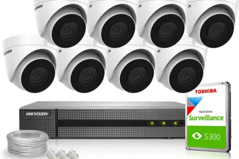 Zestaw monitoringu Hikvision z kamerami i rejestratorem NVR. Dysk Toshiba Surveillance S300 zapewnia miejsce na nagrania. Dostęp zdalny przez Hik-Connect.