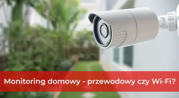 Kamera monitoringu domowego na tle zielonego ogrodu. Sprawdź podgląd domu przez internet.